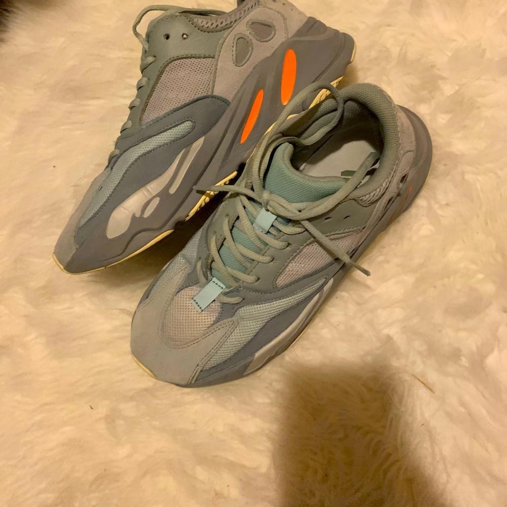 Yeezy 700 Interia
